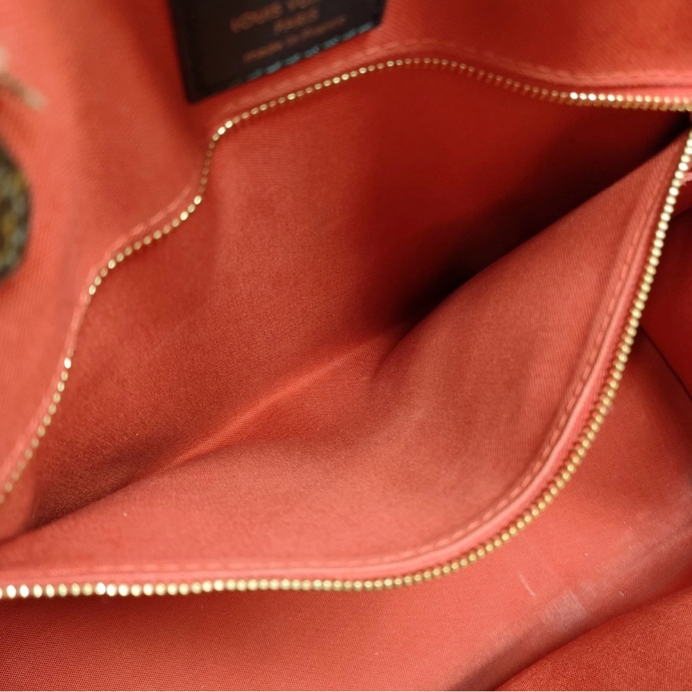 Louis Vuitton OnTheGo MM Monogram Tote - Picture 15 of 16